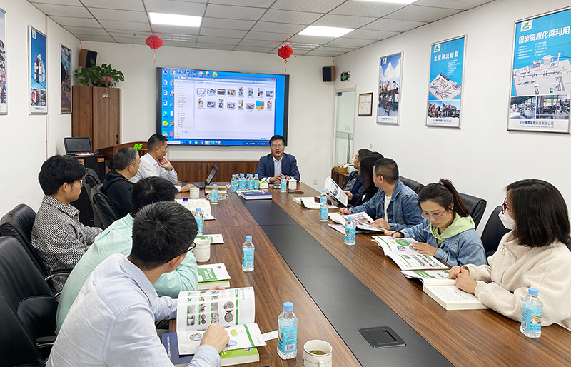 華中科技大學、中南大學一行蒞臨德森生產(chǎn)基地考察調研